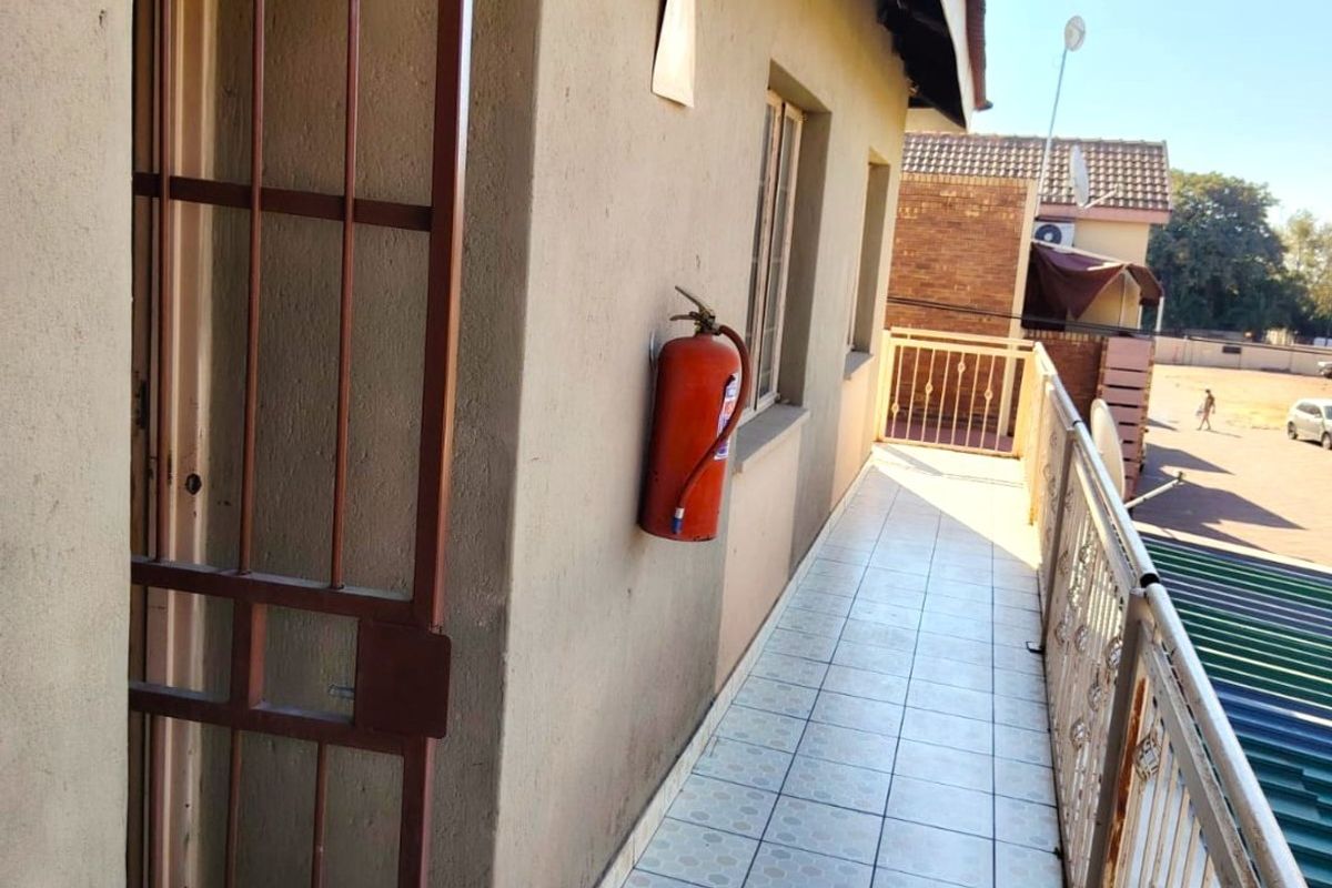 2 Bedroom Townhouse Available - Photo 2