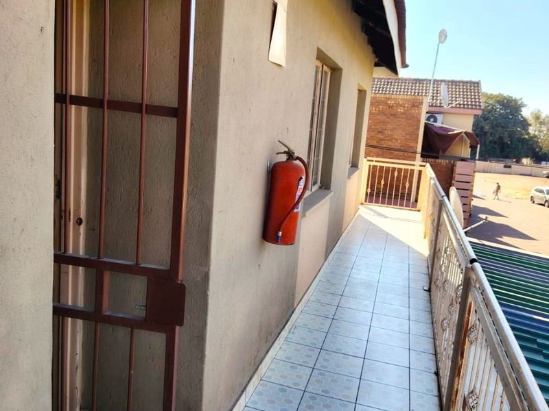 2 Bedroom Townhouse Available - Photo 2