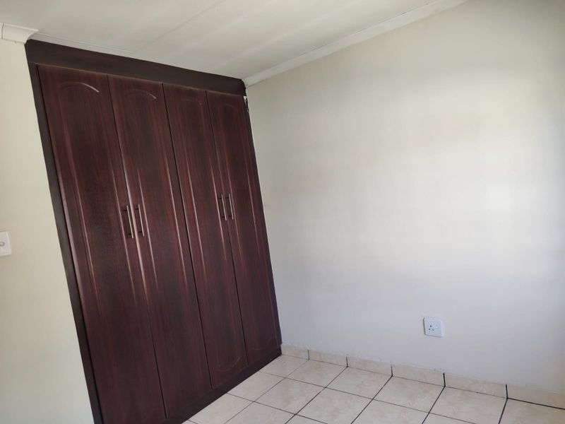 2 Bedroom Townhouse Available - Photo 8