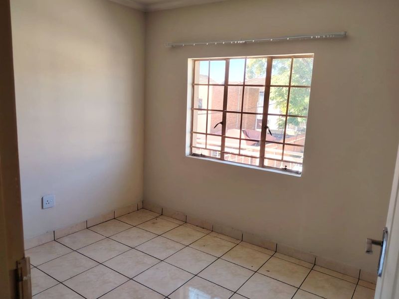 2 Bedroom Townhouse Available - Photo 7