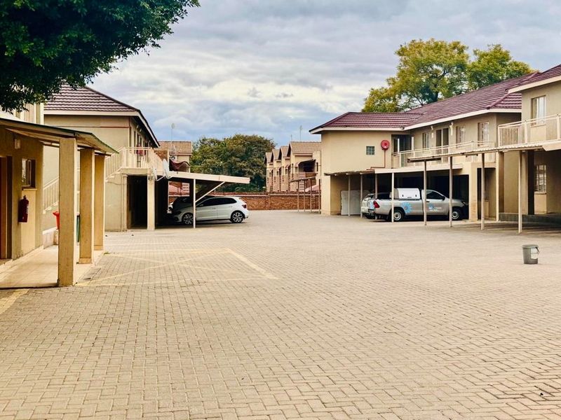 2 Bedroom Townhouse Available - Photo 1