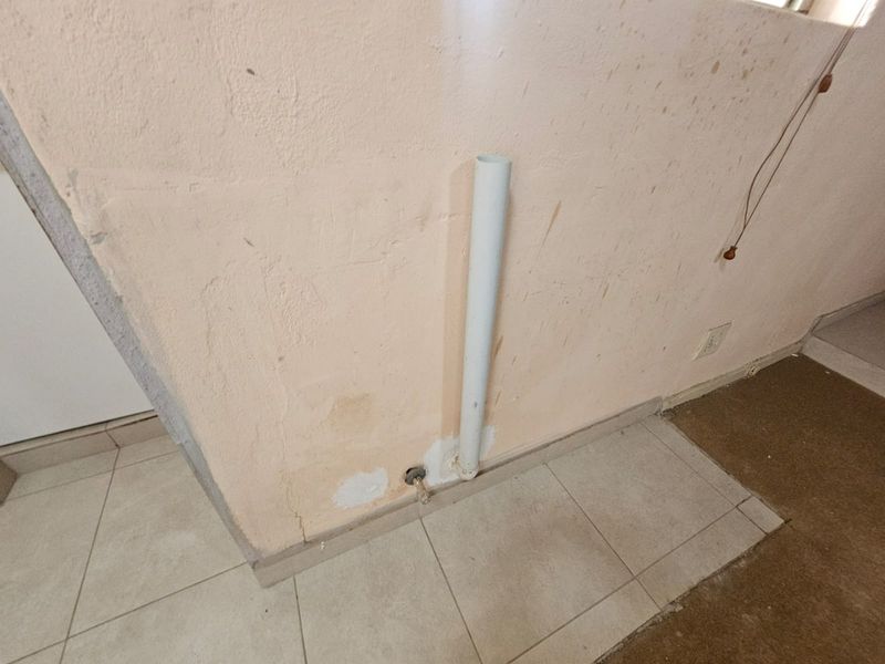 A Comfy 2 bedroom 1 bathroom cottage for rent in Laudium - Photo 3