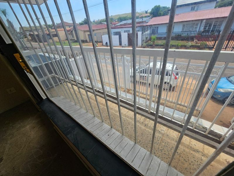 A Comfy 2 bedroom 1 bathroom cottage for rent in Laudium - Photo 9