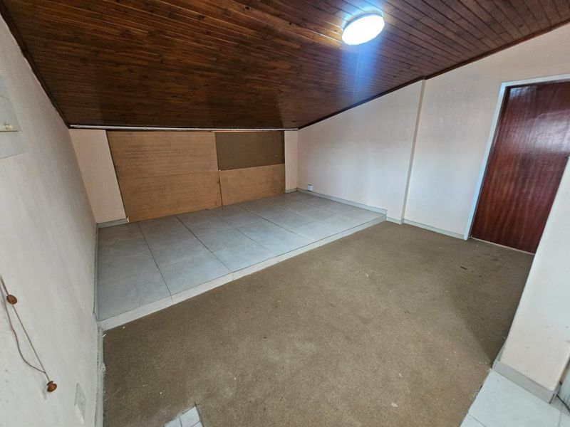 A Comfy 2 bedroom 1 bathroom cottage for rent in Laudium - Photo 7