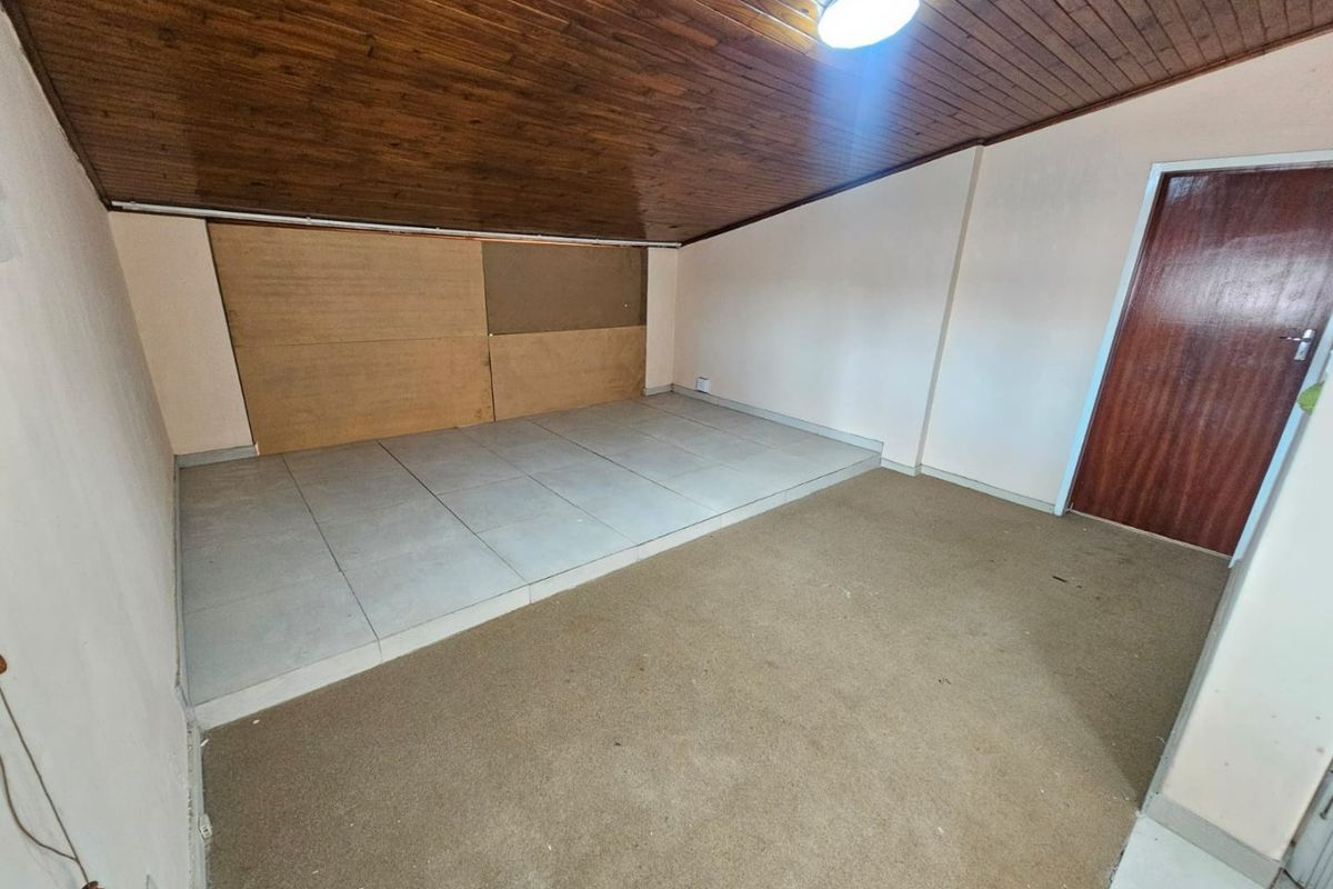 A Comfy 2 bedroom 1 bathroom cottage for rent in Laudium - Photo 5