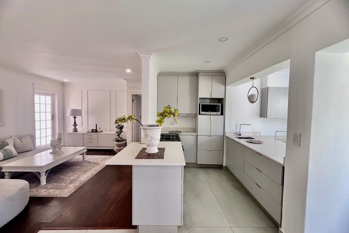 Luxury 5 bedroom Furnished Home in a Secure Golf Estate - Photo 5