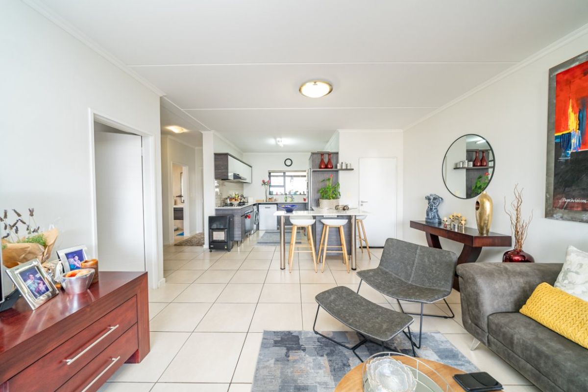 Spacious 2-Bedroom Flat For Sale – Modern, Secure & Pet Friendly! - Photo 2