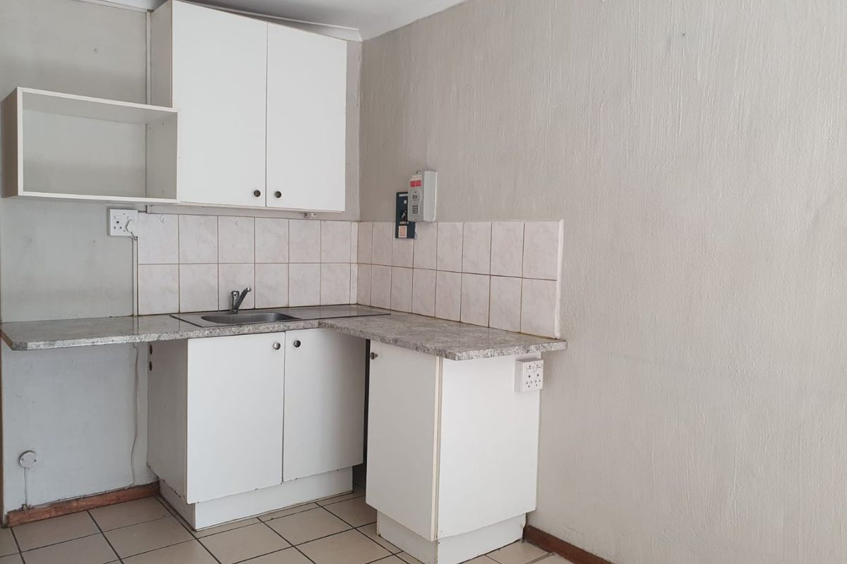 2 Bedroom Pet Friendly Cottage in Edenvale (Small pets only) - Photo 3