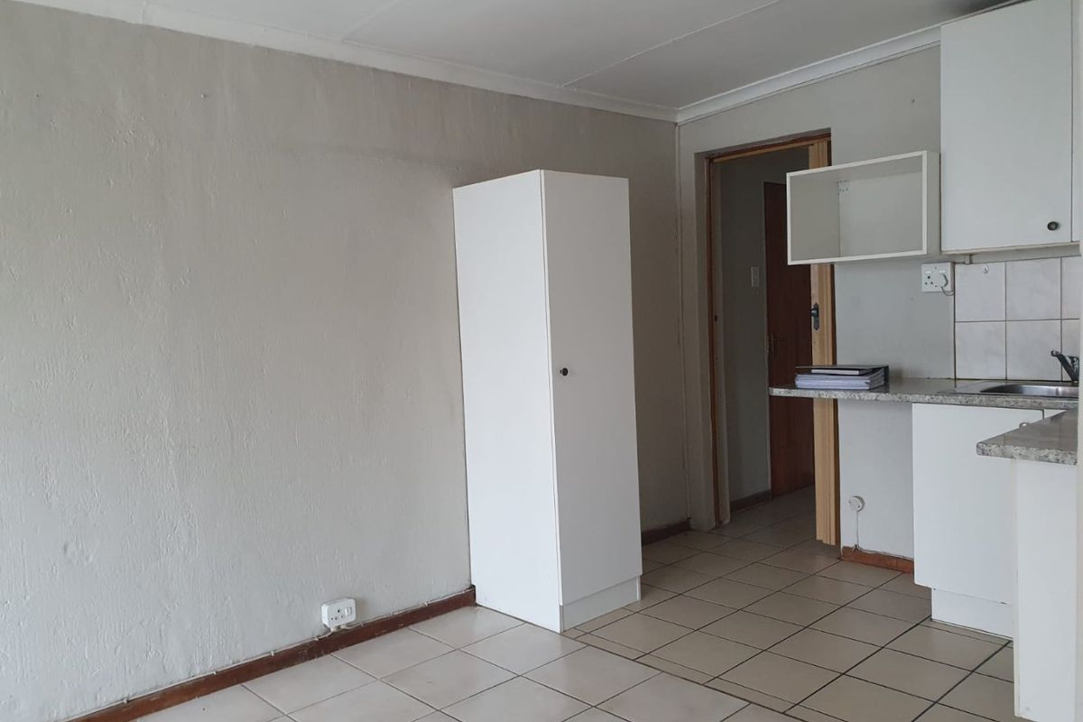 2 Bedroom Pet Friendly Cottage in Edenvale (Small pets only) - Photo 2