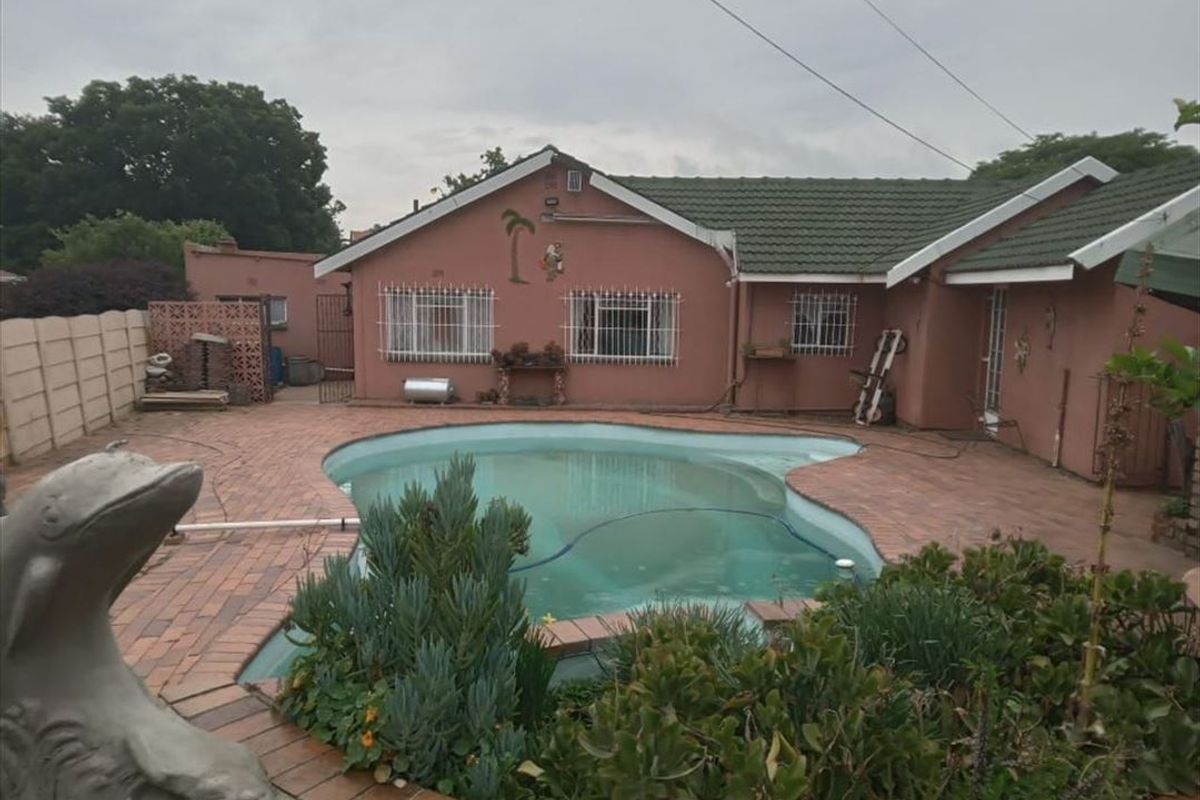 Spacious Modern Home Designed for Family Living - Photo 2