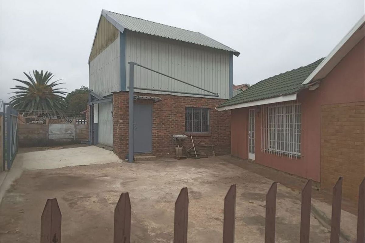 Spacious Modern Home Designed for Family Living - Photo 3