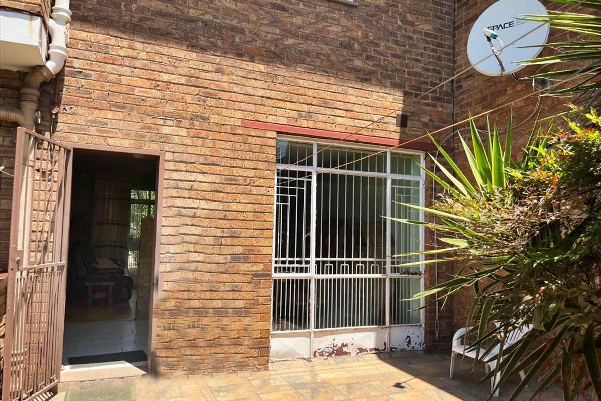 Cozy Family Home with Modern Comfort and Convenience - Photo 3