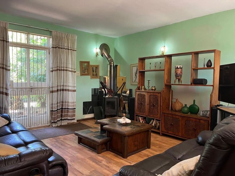 Cozy Family Home with Modern Comfort and Convenience - Photo 2