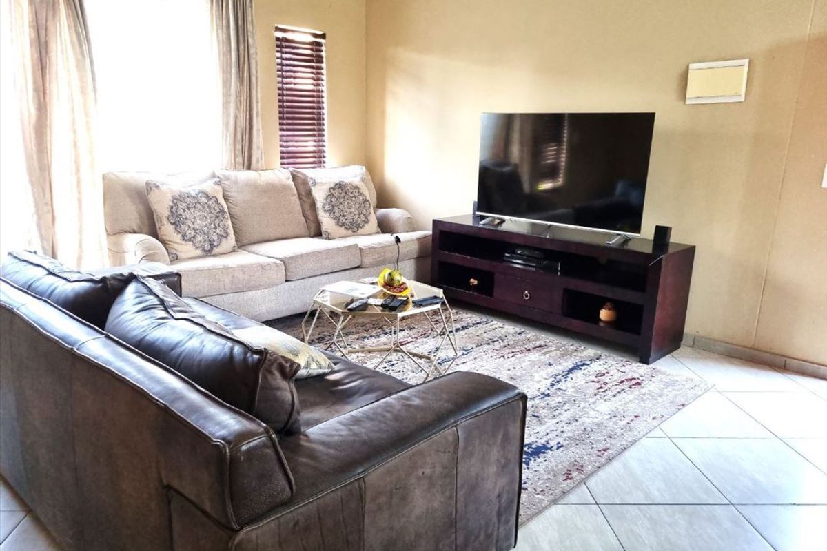 Modern Family Home Offering Comfort and Convenience - Photo 2