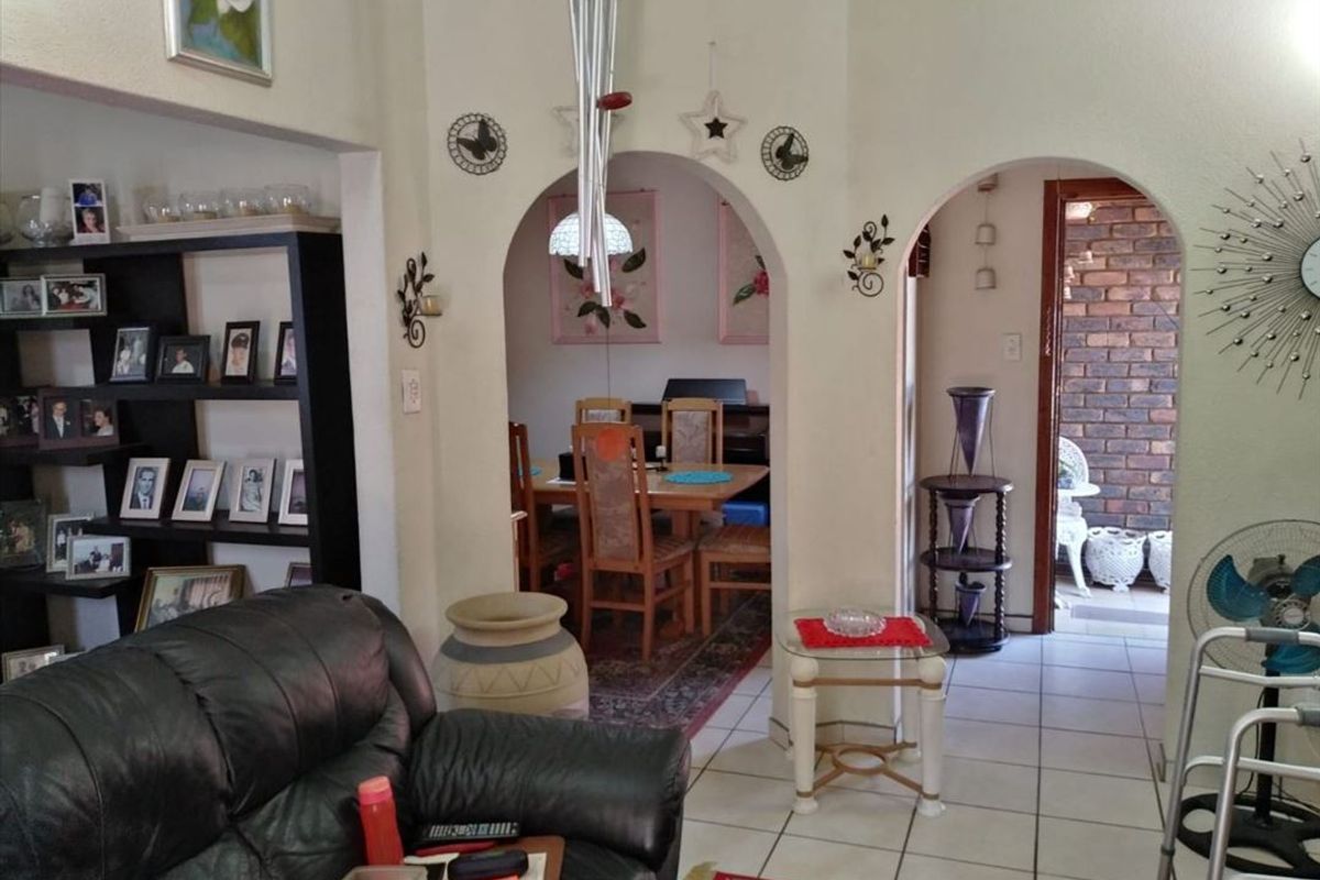 Stylish and Spacious Home Designed for Modern Living - Photo 2