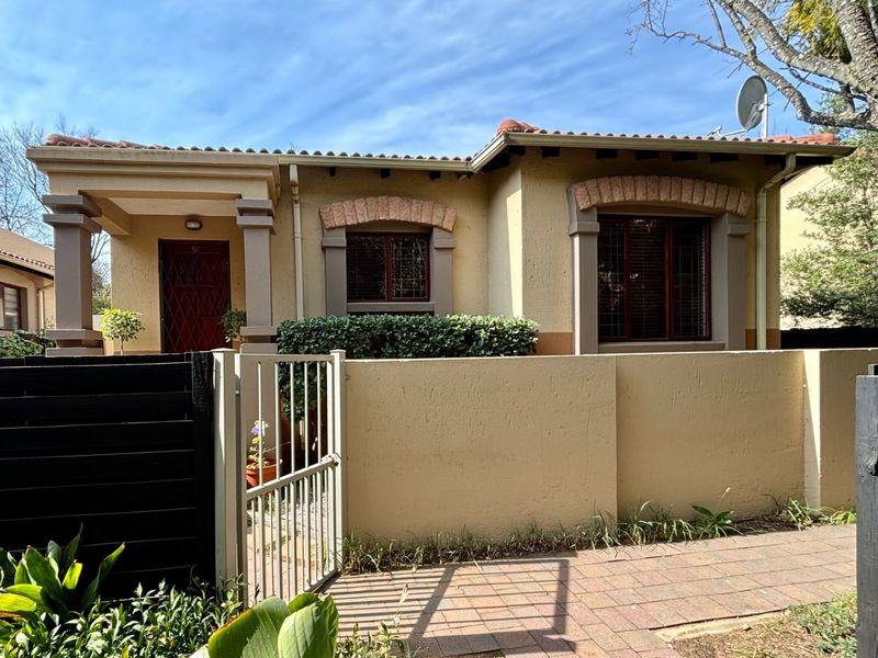 Peaceful Suburban Living – Douglasdale 2-Bedroom Stand-alone Gem with Private Garden - Photo 4