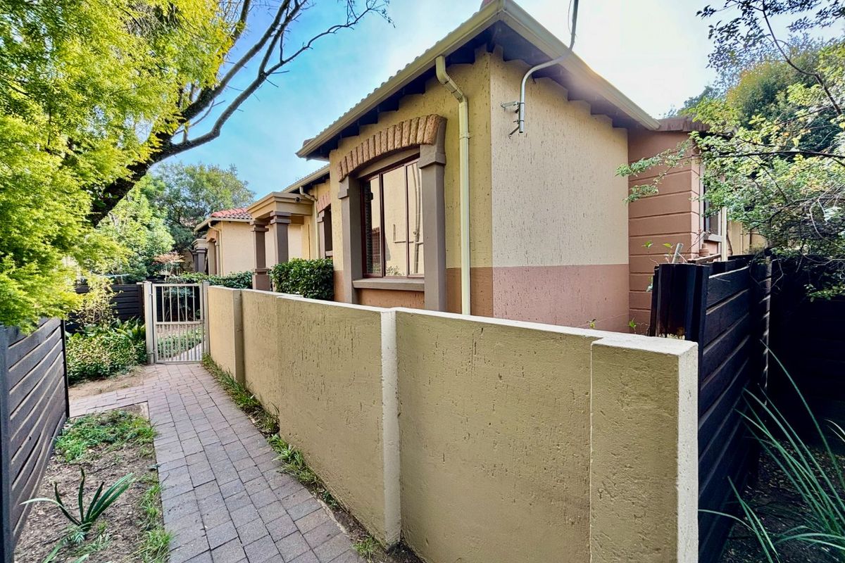 Peaceful Suburban Living – Douglasdale 2-Bedroom Stand-alone Gem with Private Garden - Photo 5