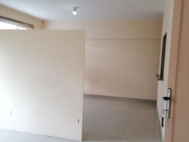 A Studio Apartment To Let In South Beach, Durban - Photo 5