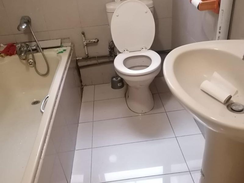 A Studio Apartment To Let In South Beach, Durban - Photo 9