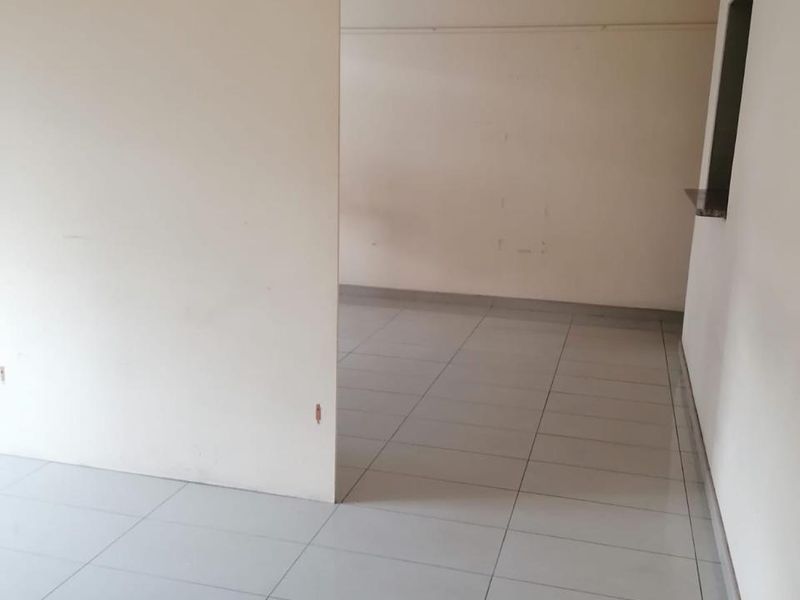 A Studio Apartment To Let In South Beach, Durban - Photo 4