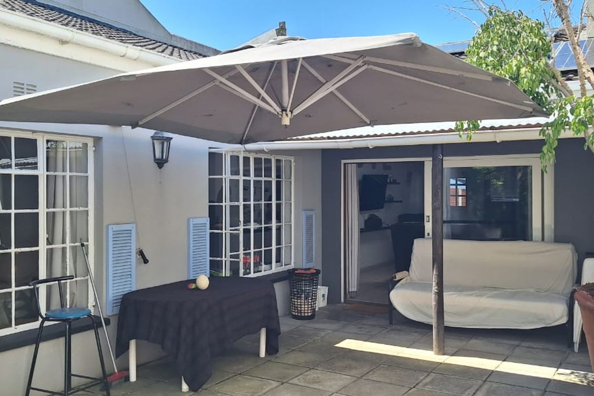 Enjoy Relaxed Knysna Living in this Cosy Home with Bachelor Pad and  Splash Pool - Photo 5