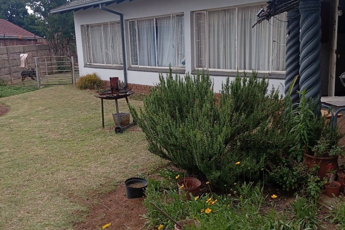 Three bedroom house available for sale!!  - Photo 3