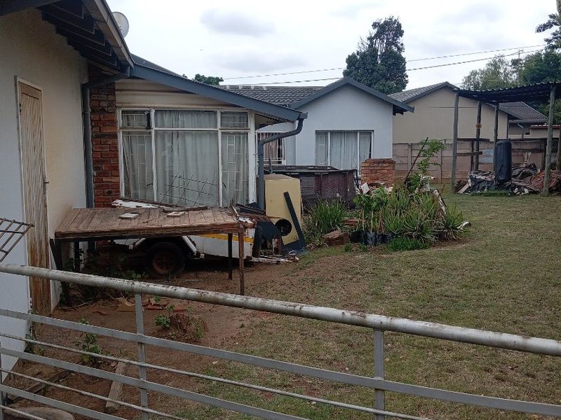 Three bedroom house available for sale!!  - Photo 6