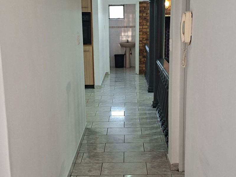 HOUSE FOR SALE - LOOK NO FURTHER - Photo 9