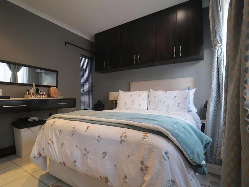 Peaceful Suburban living in Weltevreden Park -  Modern 2-Bed | 2-Bath Townhouse – Renovated, Fibre-Ready & Pet-Friendly - Photo 10