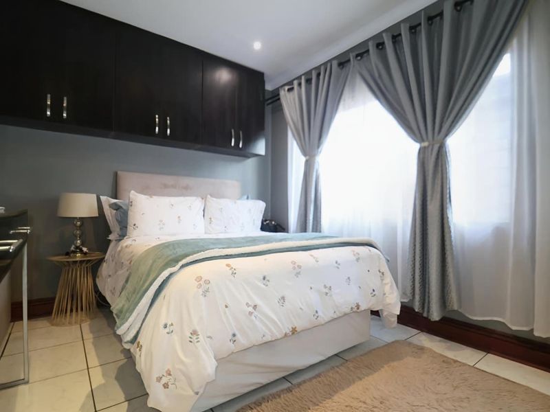 Peaceful Suburban living in Weltevreden Park -  Modern 2-Bed | 2-Bath Townhouse – Renovated, Fibre-Ready & Pet-Friendly - Photo 9