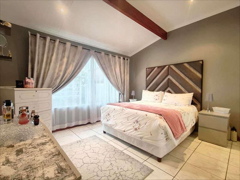 Peaceful Suburban living in Weltevreden Park -  Modern 2-Bed | 2-Bath Townhouse – Renovated, Fibre-Ready & Pet-Friendly - Photo 7