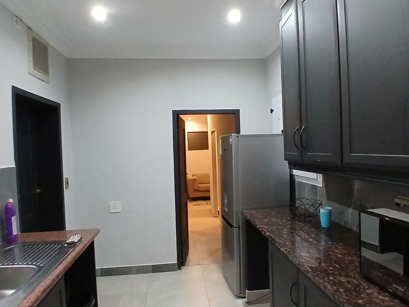 Cosy 1 bed 1bath Spacious Apartment with Water Tanks - Photo 9