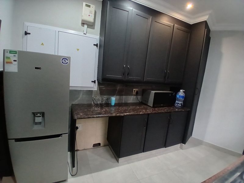 Cosy 1 bed 1bath Spacious Apartment with Water Tanks - Photo 8