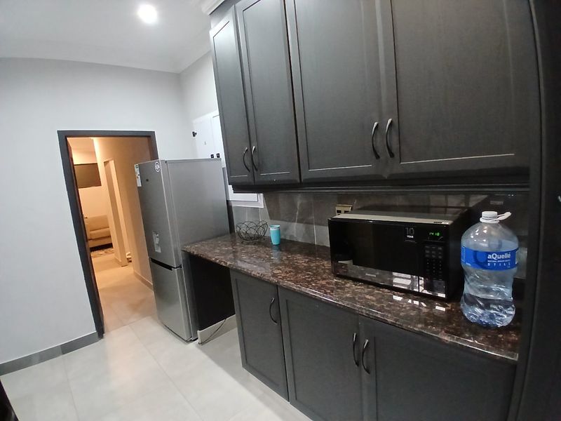 Cosy 1 bed 1bath Spacious Apartment with Water Tanks - Photo 7