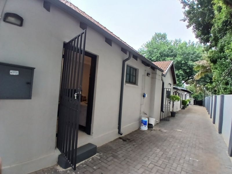 Cosy 1 bed 1bath Spacious Apartment with Water Tanks - Photo 4