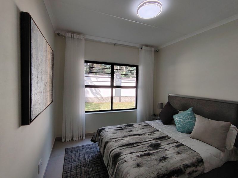 MODERN LUXURY APARTMENT LOCK UP AND GO - Photo 9