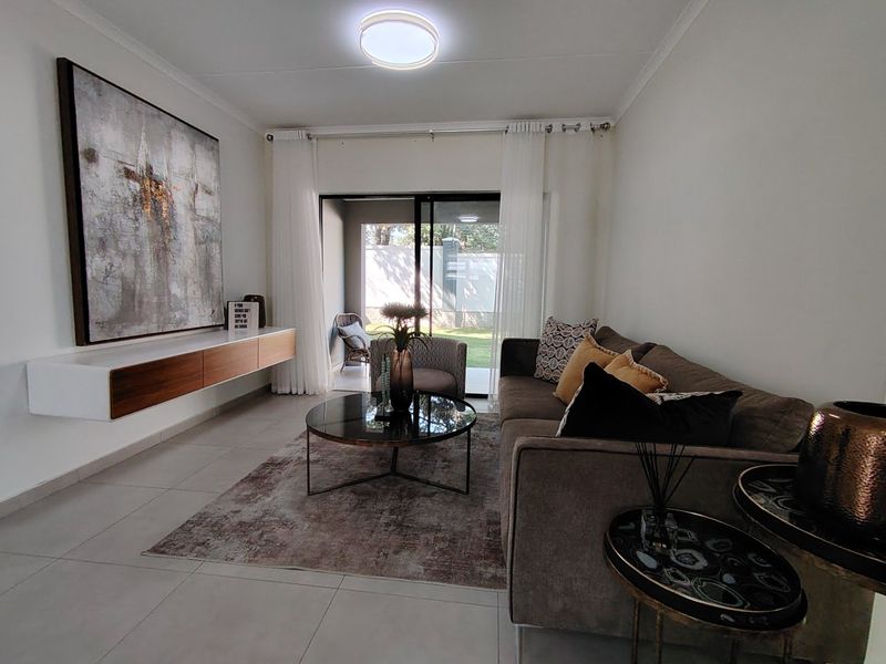 MODERN LUXURY APARTMENT LOCK UP AND GO - Photo 2