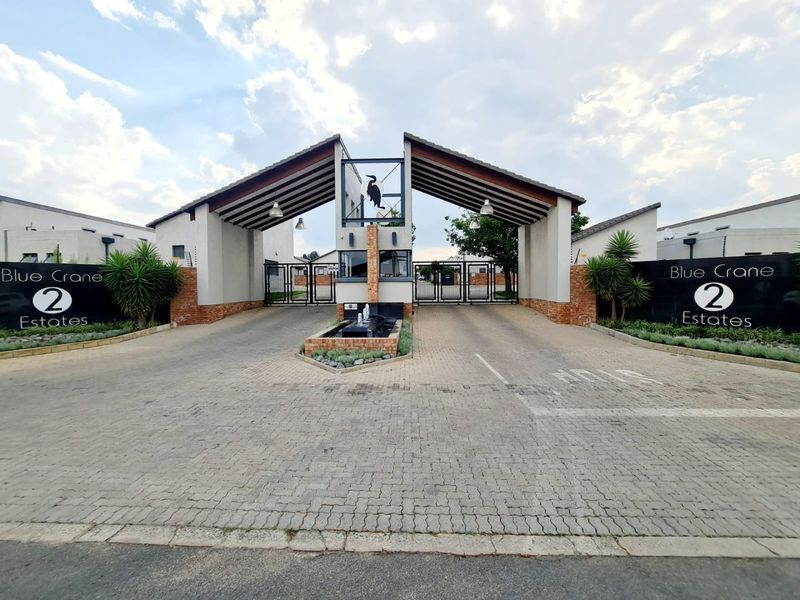 A Lovely 3 Bedroom 2 Bathroom house for sale in Midrand  - Photo 3
