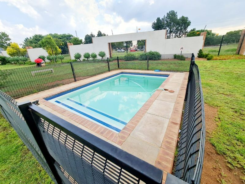 A Lovely 3 Bedroom 2 Bathroom house for sale in Midrand  - Photo 5