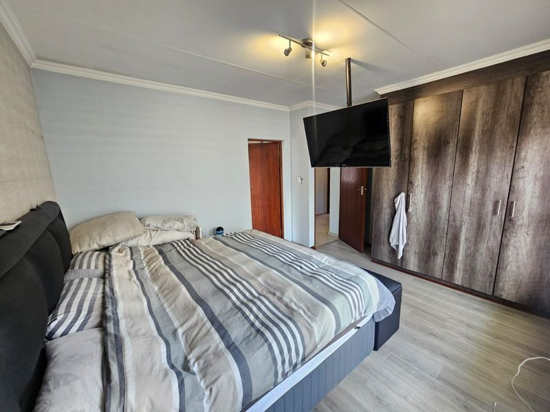 A Lovely 3 Bedroom 2 Bathroom house for sale in Midrand  - Photo 9