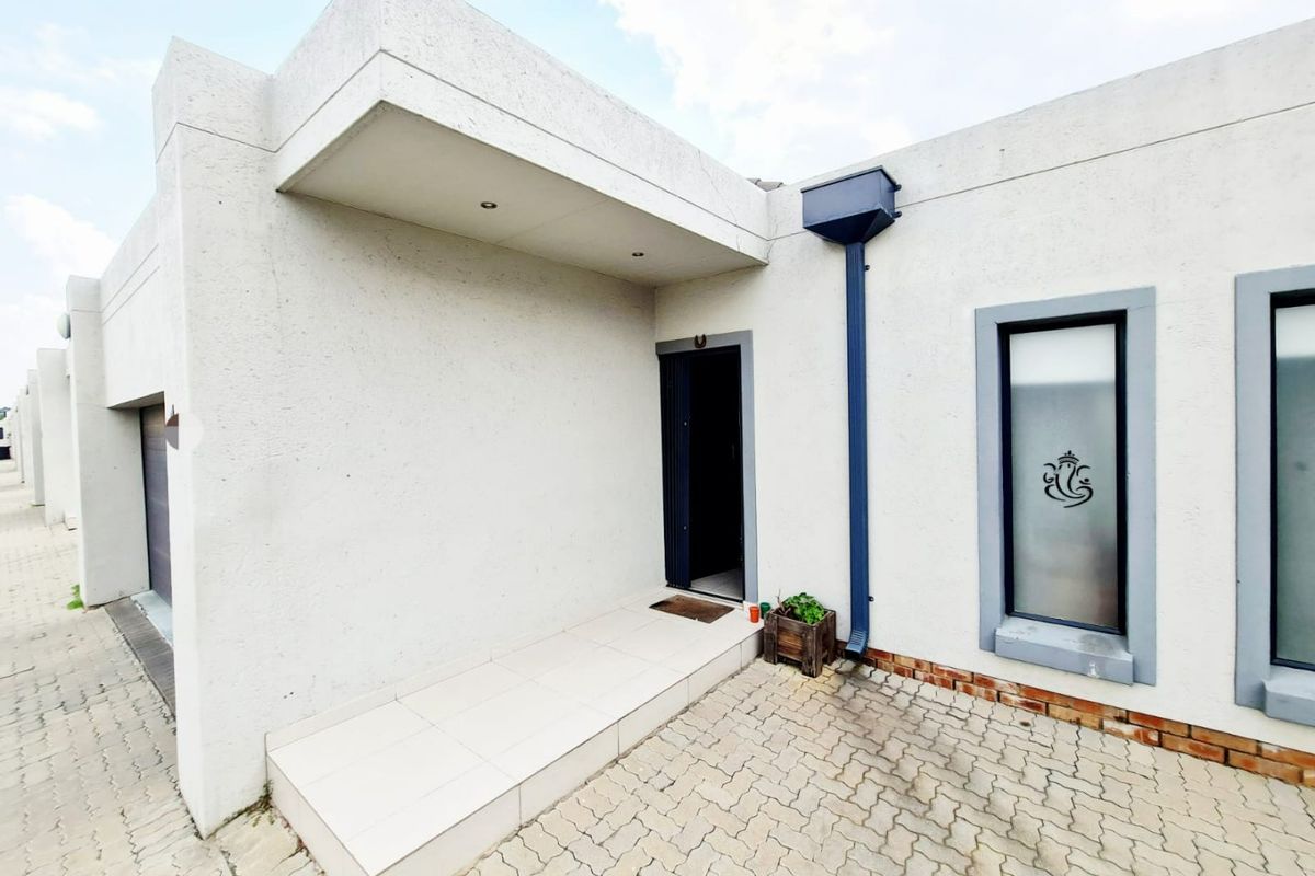 A Lovely 3 Bedroom 2 Bathroom house for sale in Midrand  - Photo 2