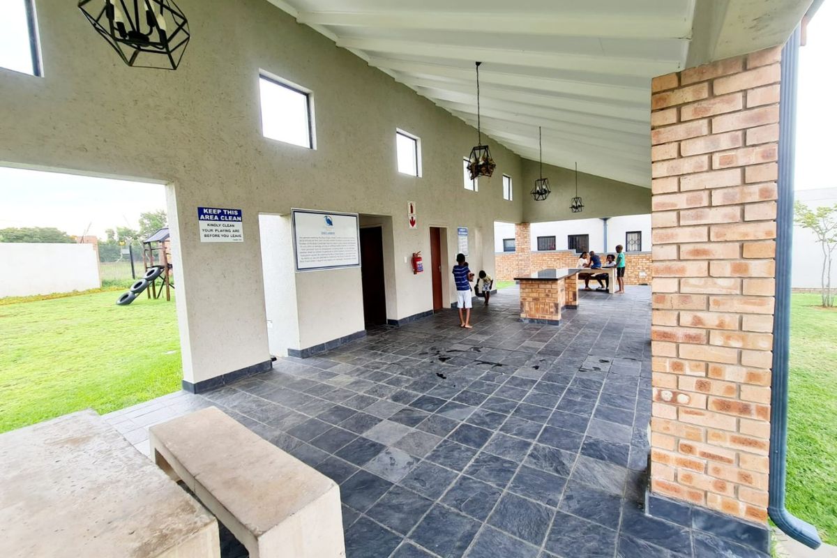 A Lovely 3 Bedroom 2 Bathroom house for sale in Midrand  - Photo 4
