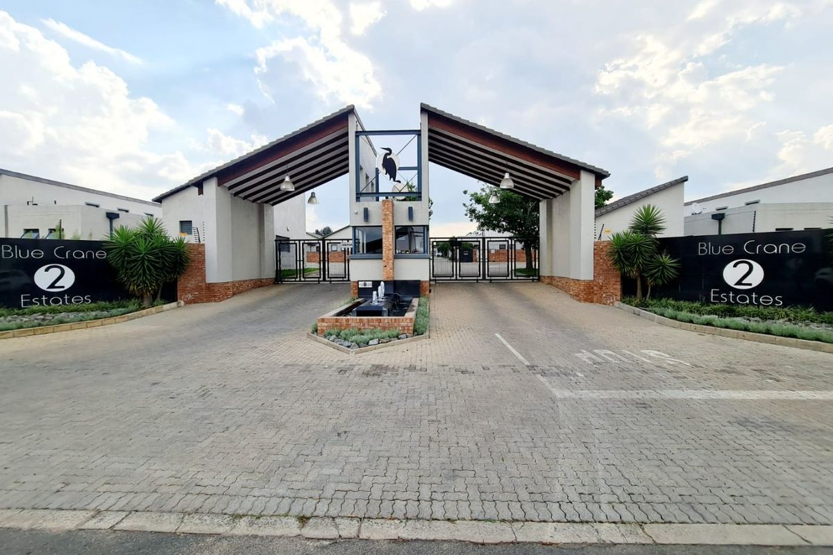 A Lovely 3 Bedroom 2 Bathroom house for sale in Midrand  - Photo 3