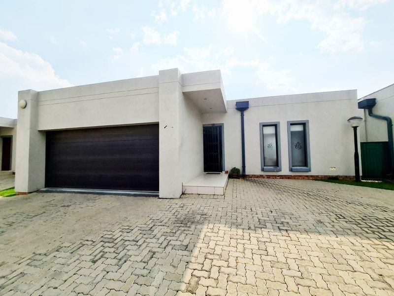 A Lovely 3 Bedroom 2 Bathroom house for sale in Midrand  - Photo 1