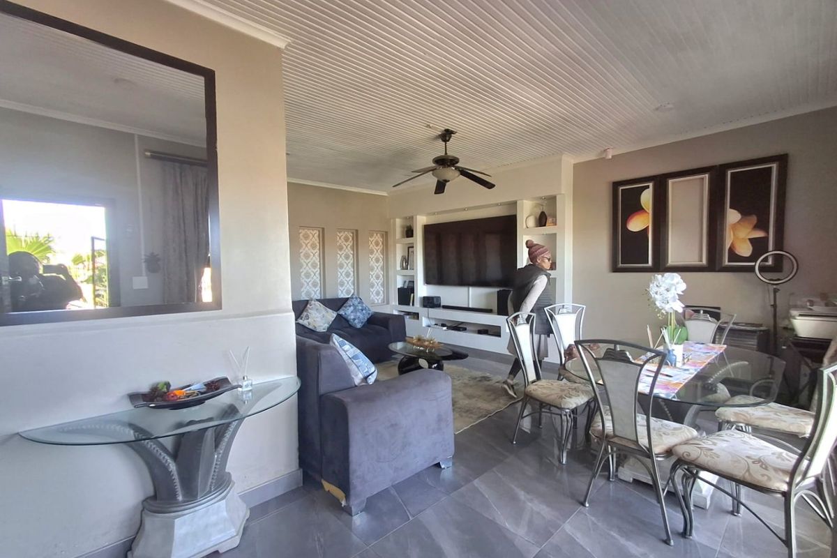 7 Bedrooms for Sale In Heaven Hills Amalinda - Photo 3