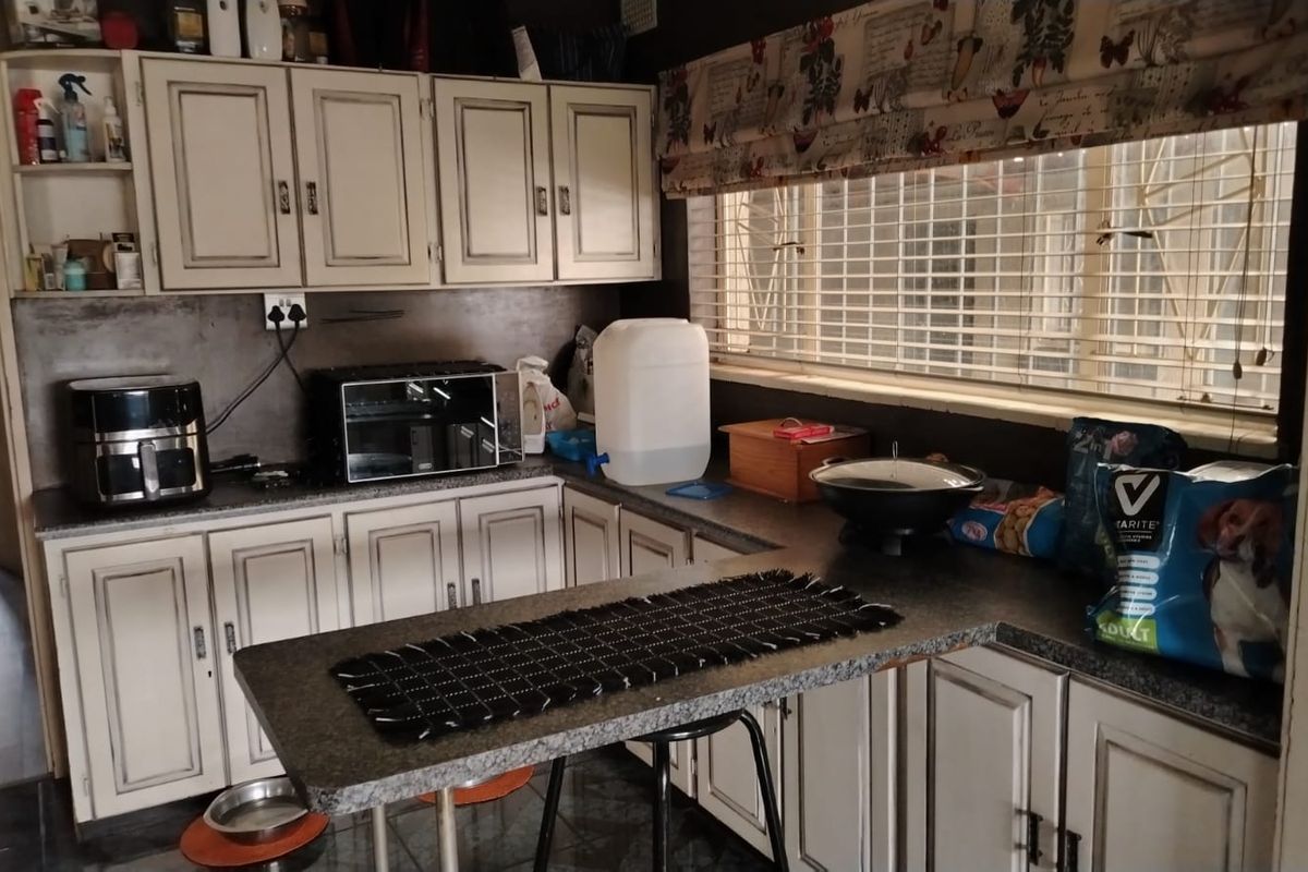 Ideal family home on spacious stand close to amenities - Photo 4