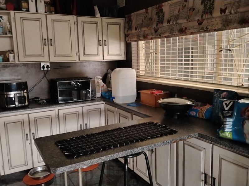 Ideal family home on spacious stand close to amenities - Photo 4