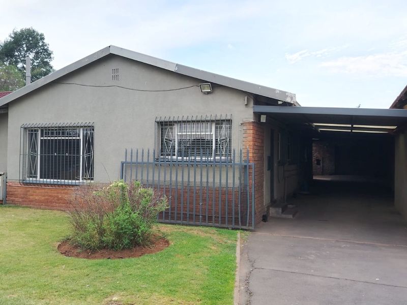 Ideal family home on spacious stand close to amenities - Photo 2