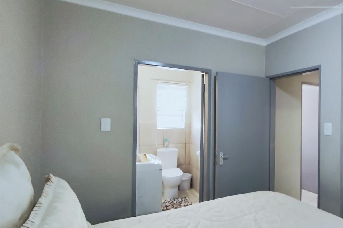 Spacious & Inviting 2-Bedroom Home in Secure Parkdene - Photo 5