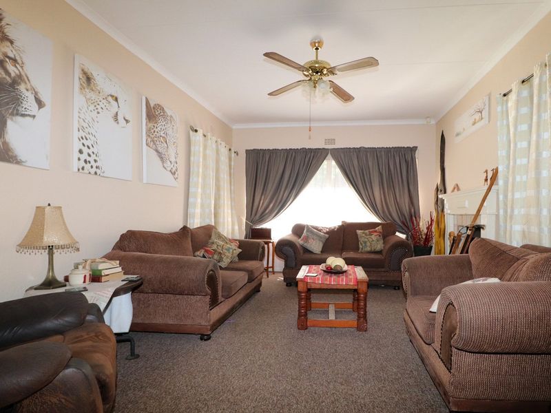 WELL PRESENTED HOME READY FOR IT'S NEW OWNERS! - Photo 5